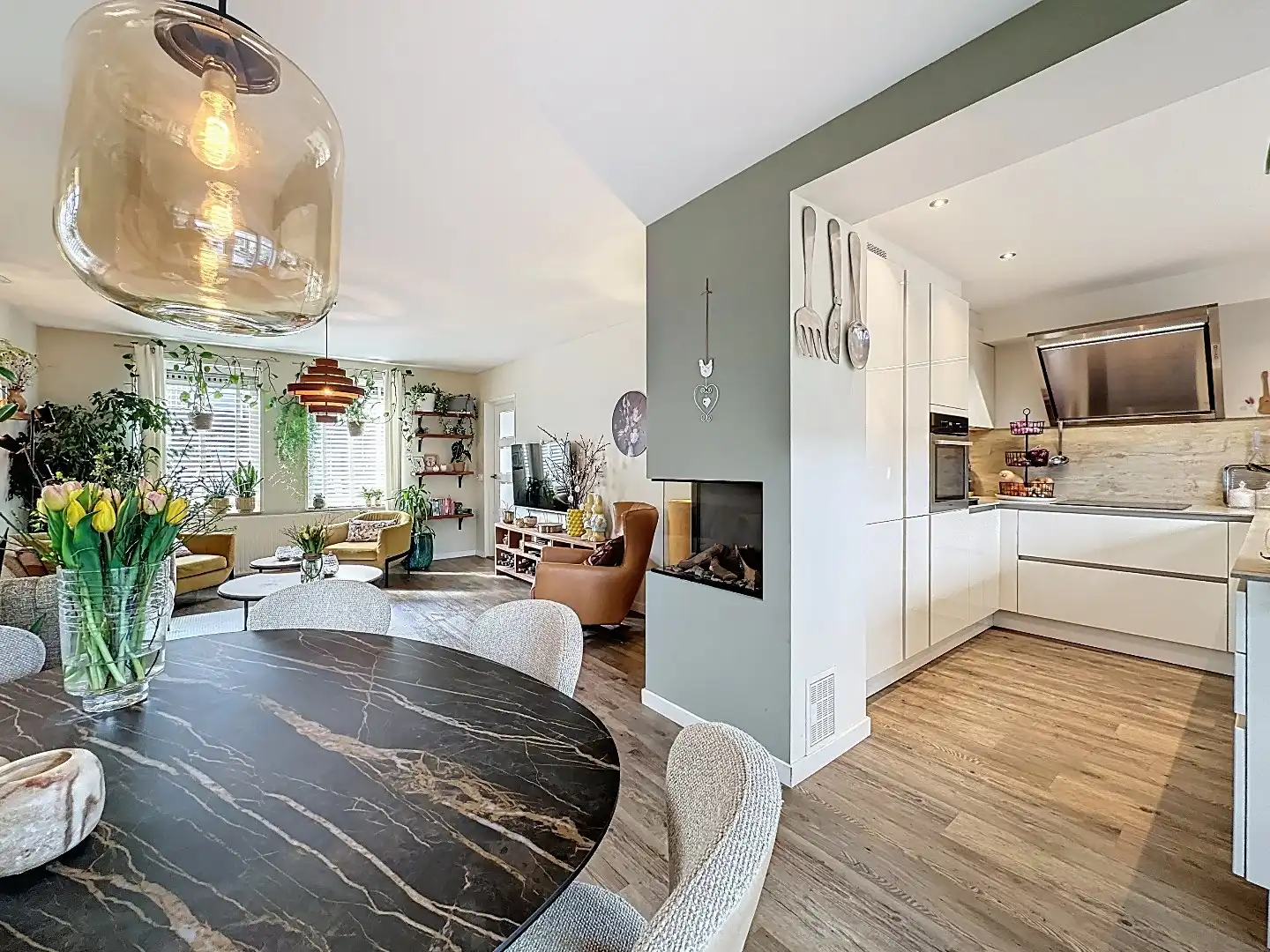 Luxe woning aan de voet van "de Brak" in Sluis foto 16