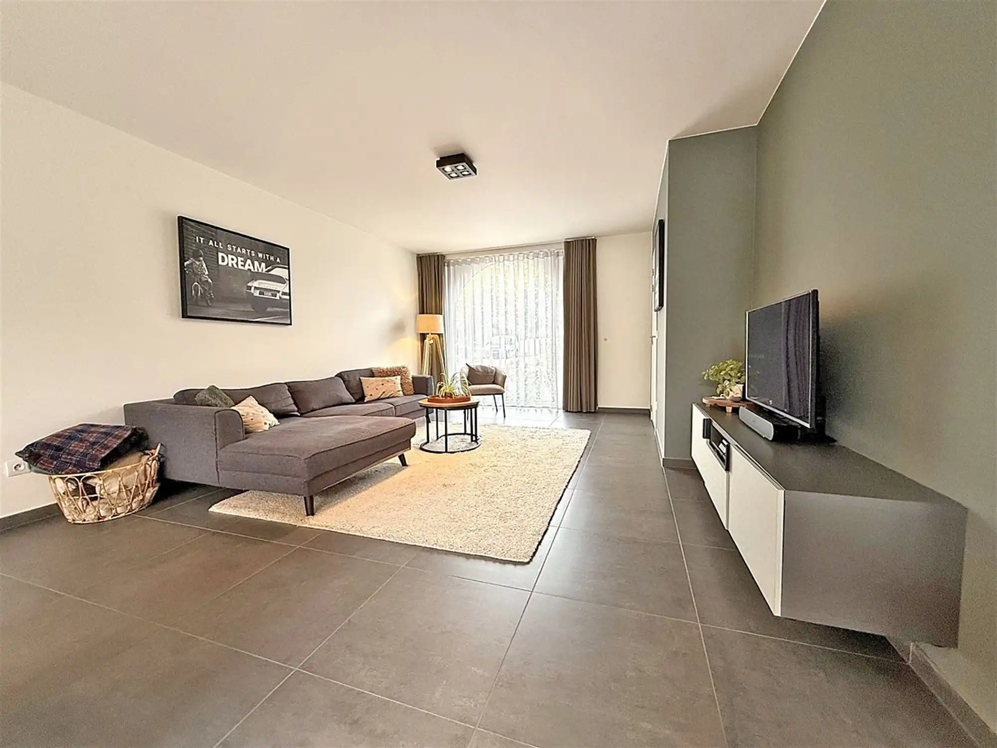 Recente, instapkl. WONING met 3 slpks, terras / tuin & 2 autostnpltsn foto 3