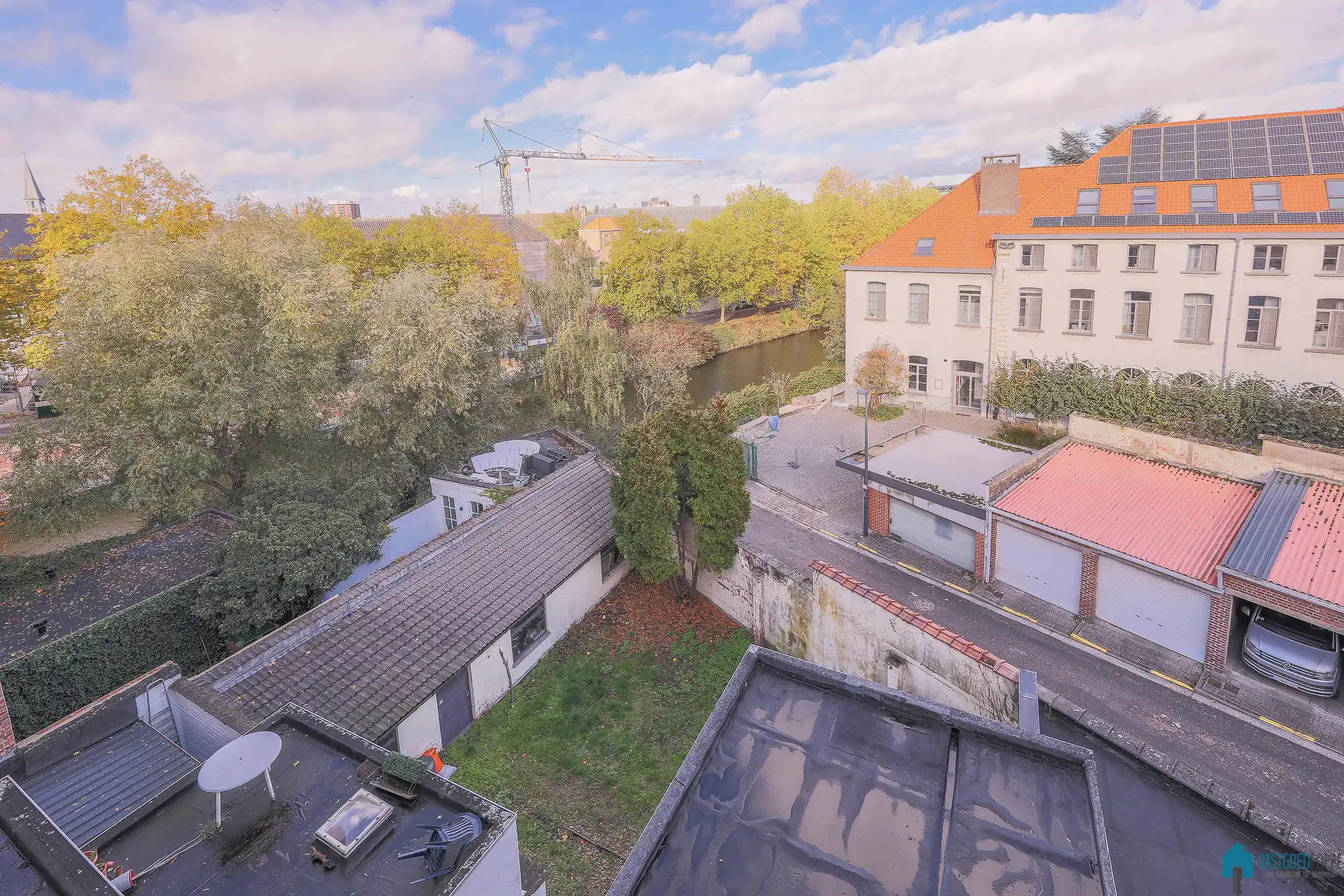 Ruim herenhuis met tuin en garage foto 28