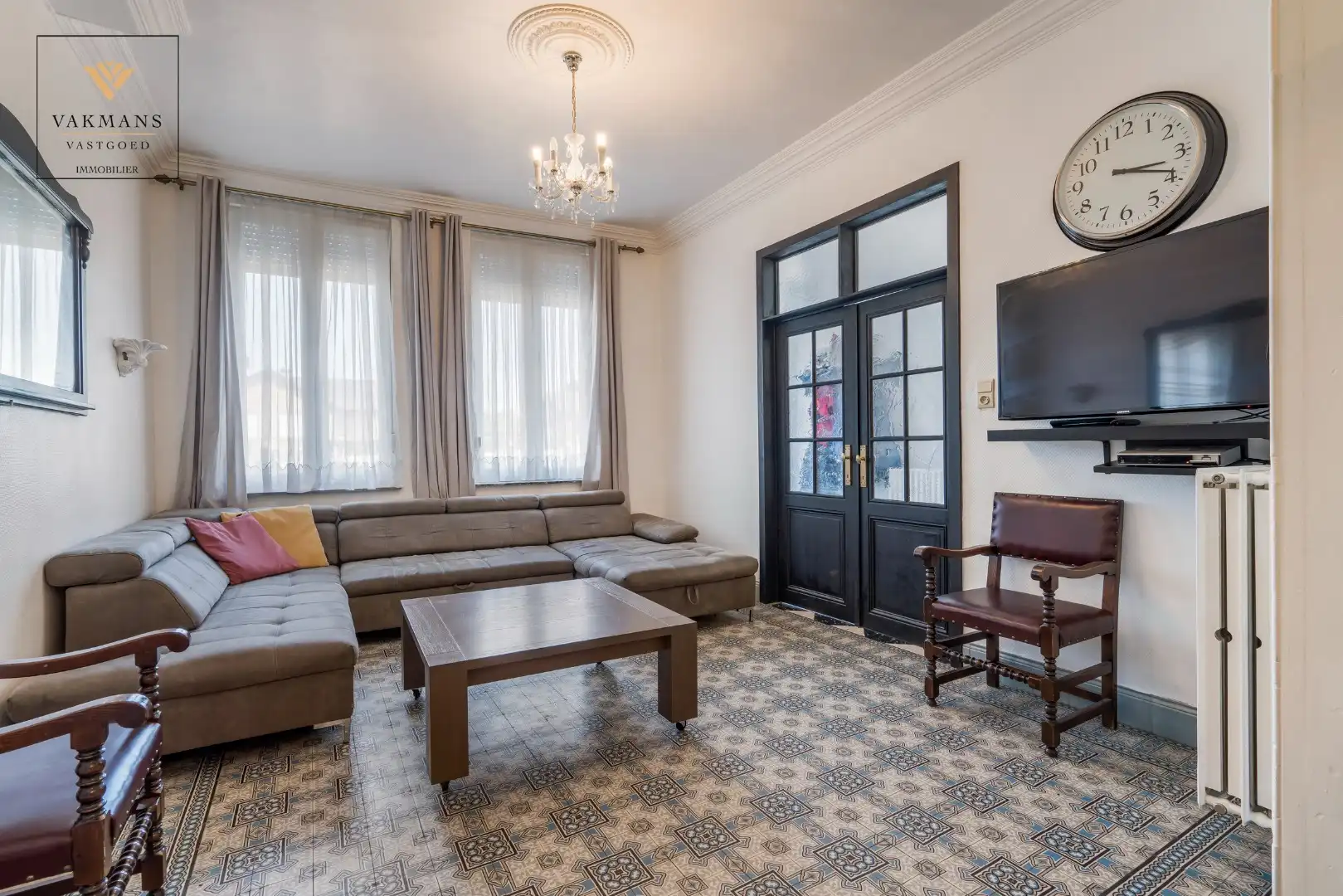 Ruime gezinswoning met 4 slaapkamers, tuin en eigen parkeerplaats. foto 7