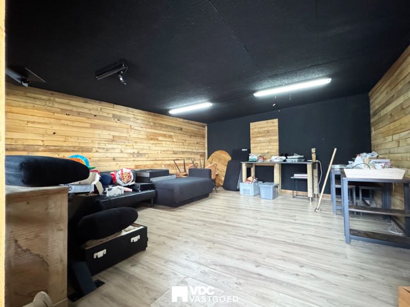 Halfopen bebouwing – gerenoveerd & bijgebouwd in 2020 – EPC B – 3 slpks – prachtige tuin – 183 m² woonopp. foto 21