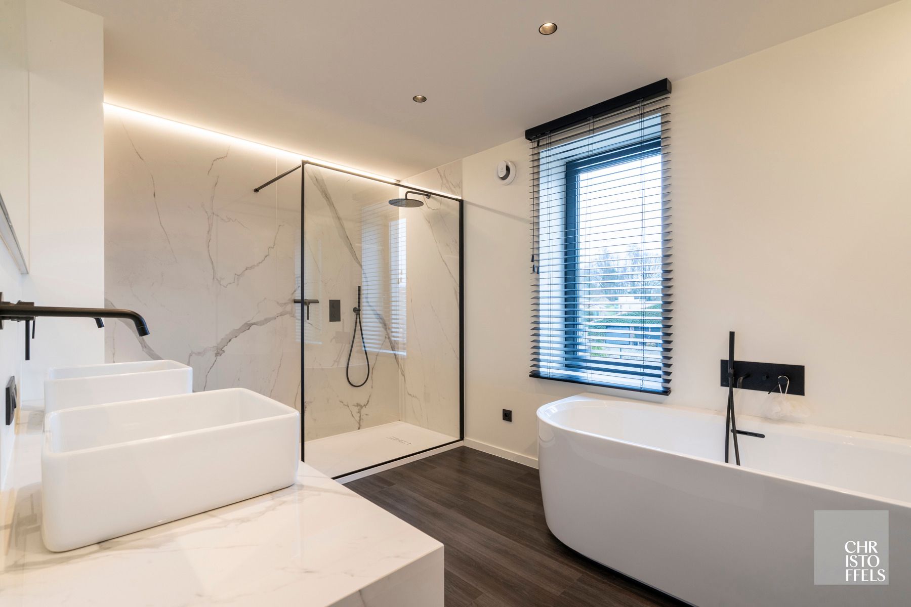 Totaal gerenoveerde villa (362 m²) met poolhouse (239 m²) in Opoeteren foto 18