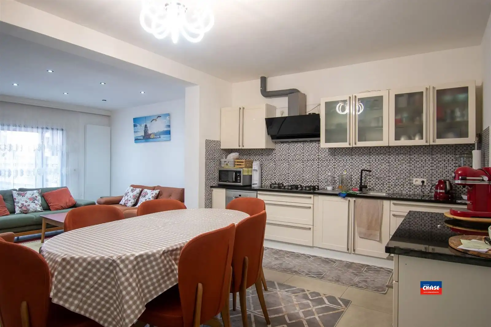 Ruime gezinswoning met vier slaapkamers en tuin foto 9