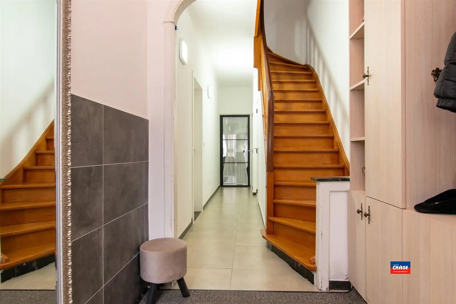 Ruime gezinswoning met vier slaapkamers en tuin foto 9