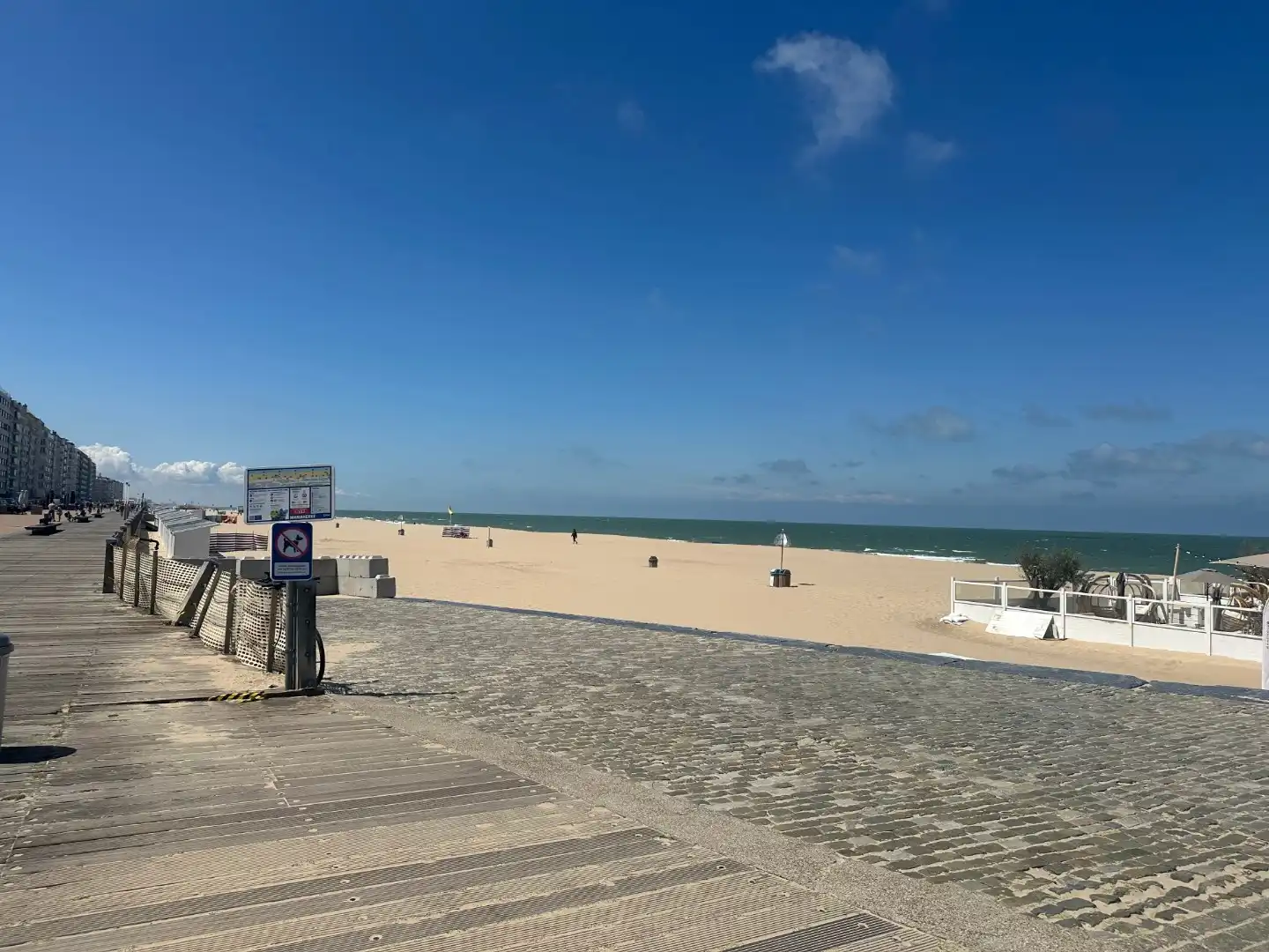 Leuk appartement met 1 slaapkamer en frontaal zeezicht in residentie Balmoral, Oostende  foto 8