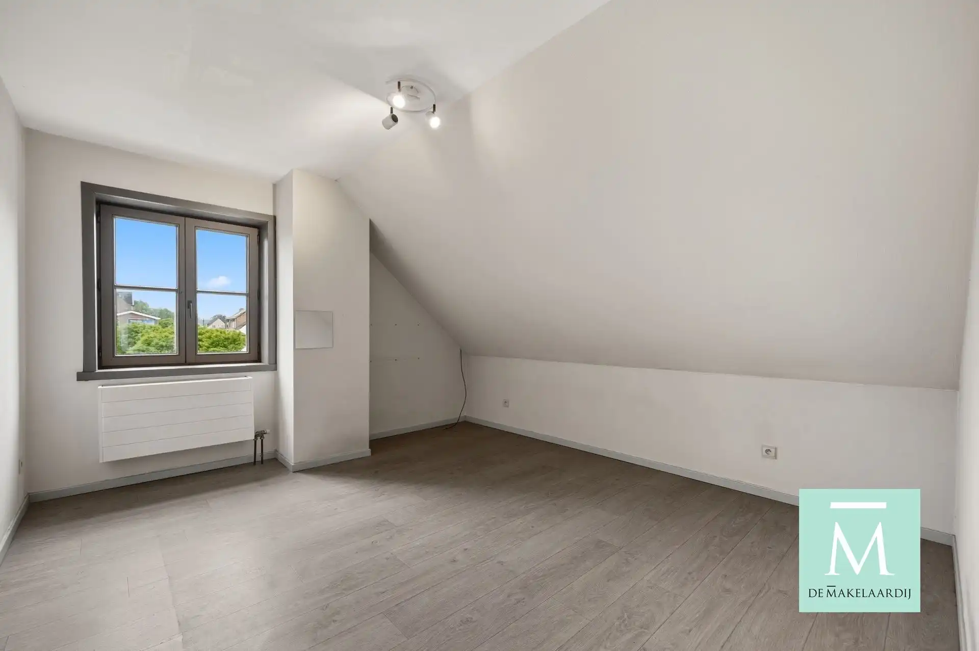 Ruime woning met 4 slaapkamers, garage en diepe tuin op toplocatie! foto 11