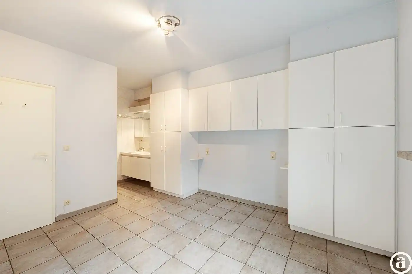 Te renoveren gelijkvloers appartement op topligging nabij het Rubensplein.  foto 12