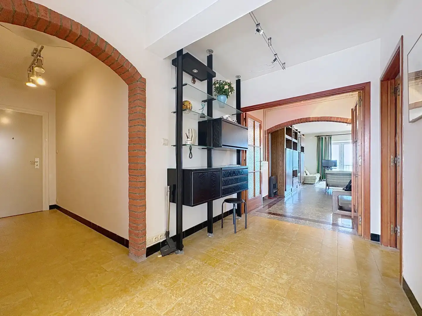 Te renoveren appartement met frontaal zeezicht - garage mogelijk foto 11