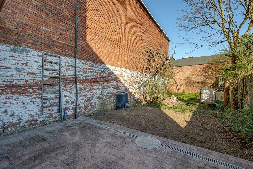 Stijlvol gerenoveerde woning met zonnige tuin! foto 3