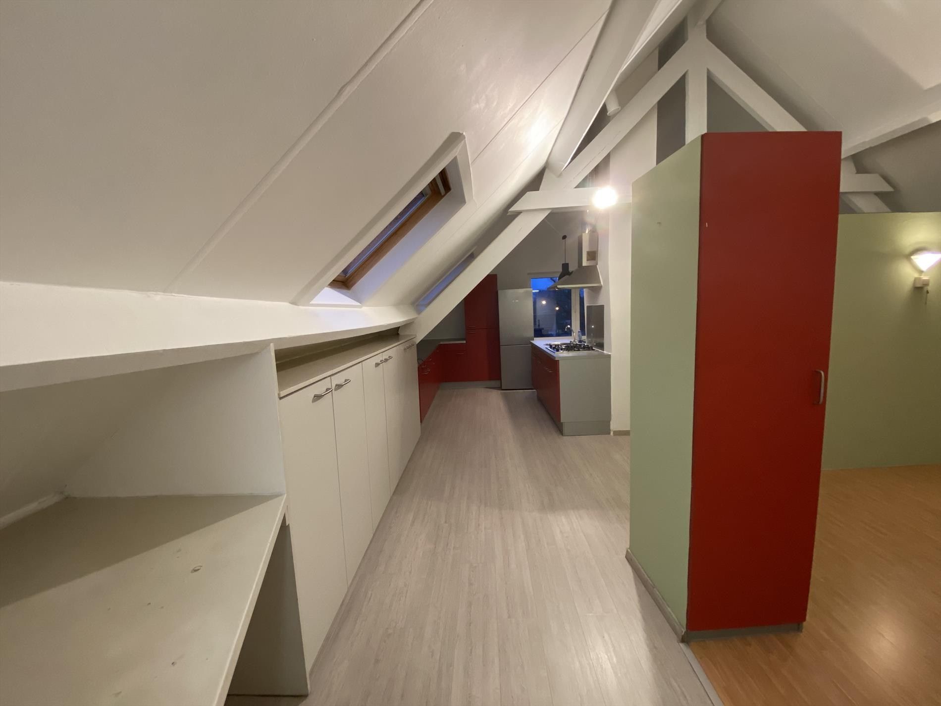 Instapklare studio met autostaanplaats in OLV Olen ! foto 6