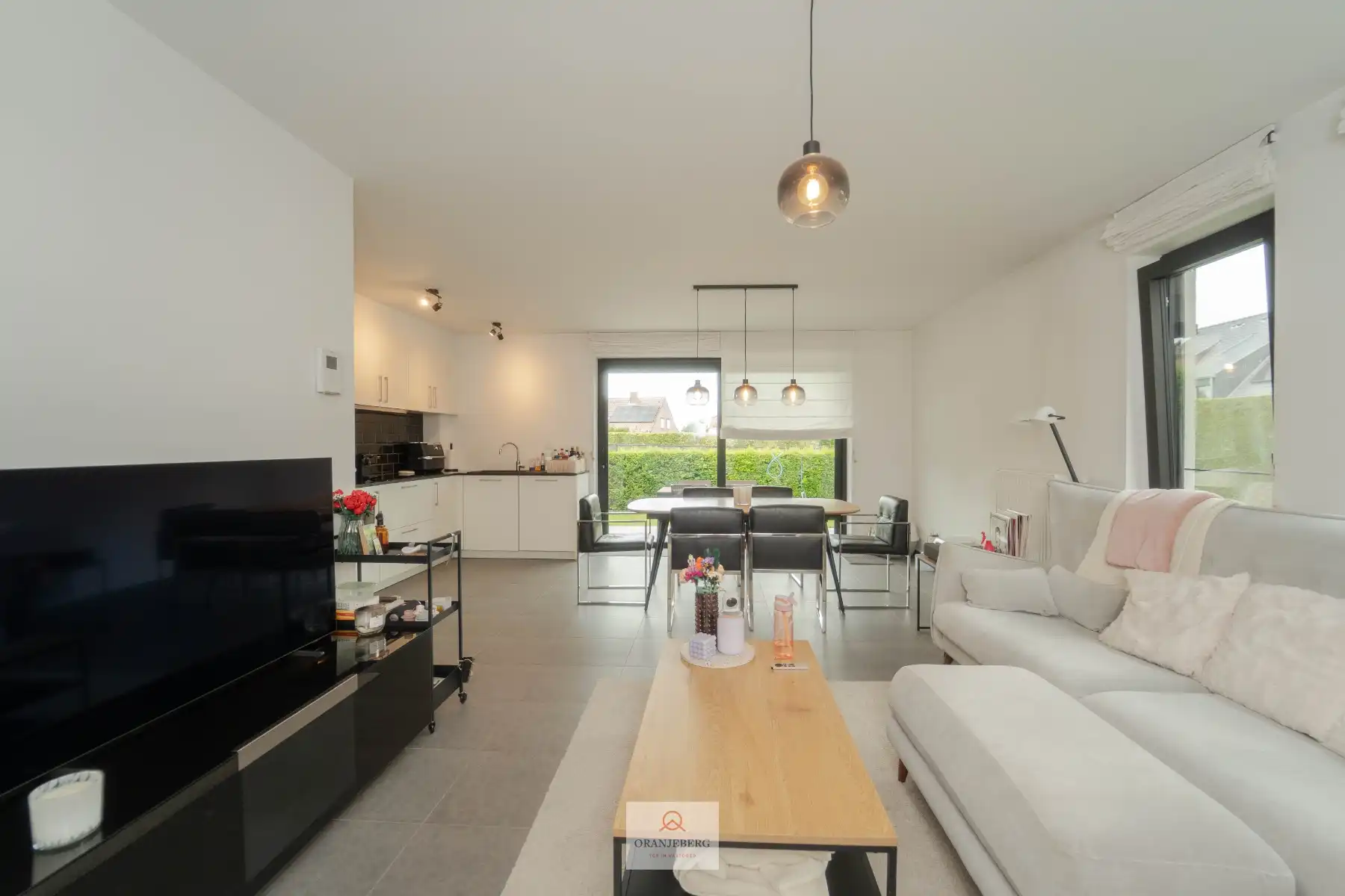 Gelijkvloers 2 slaapkamerappartement met ruime tuin foto 5