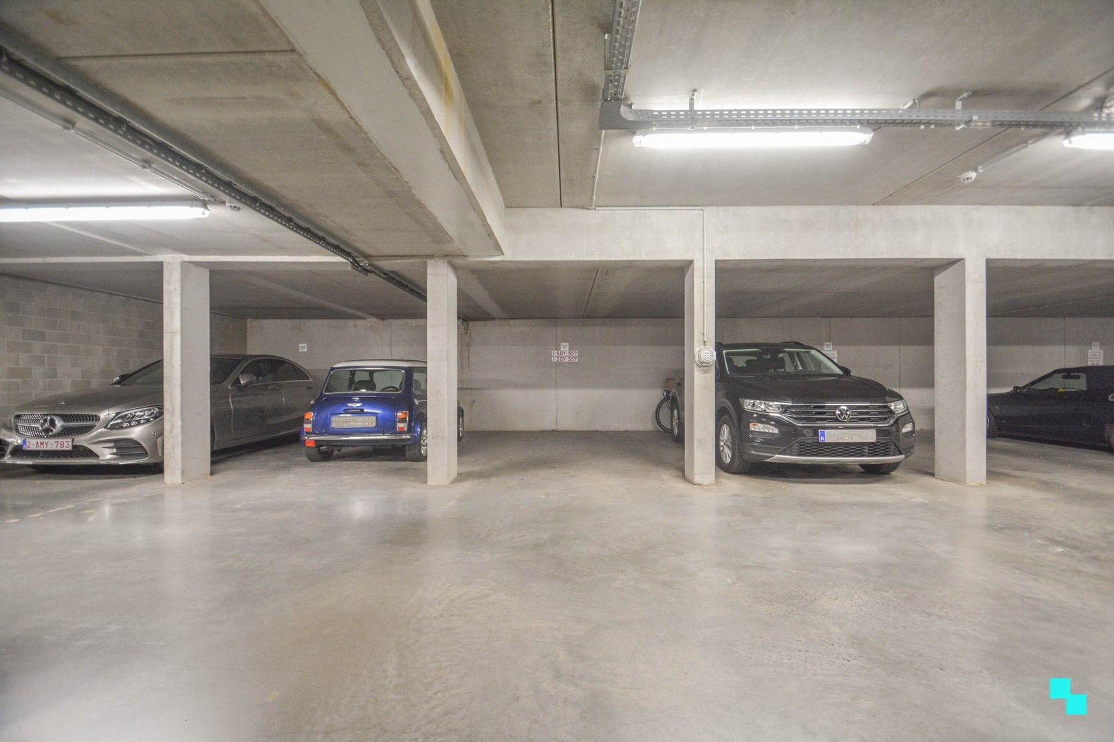 Ondergrondse autostaanplaats gelegen in Woonpark Ter Beurse foto {{pictureIndex}}