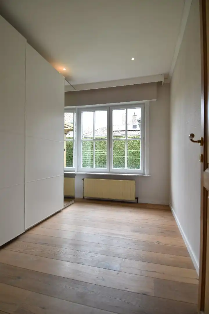 Instapklare woning met 3 slaapkamers, garage en een mooi stukje tuin te koop in residentiële wijk te Aalbeke foto 16