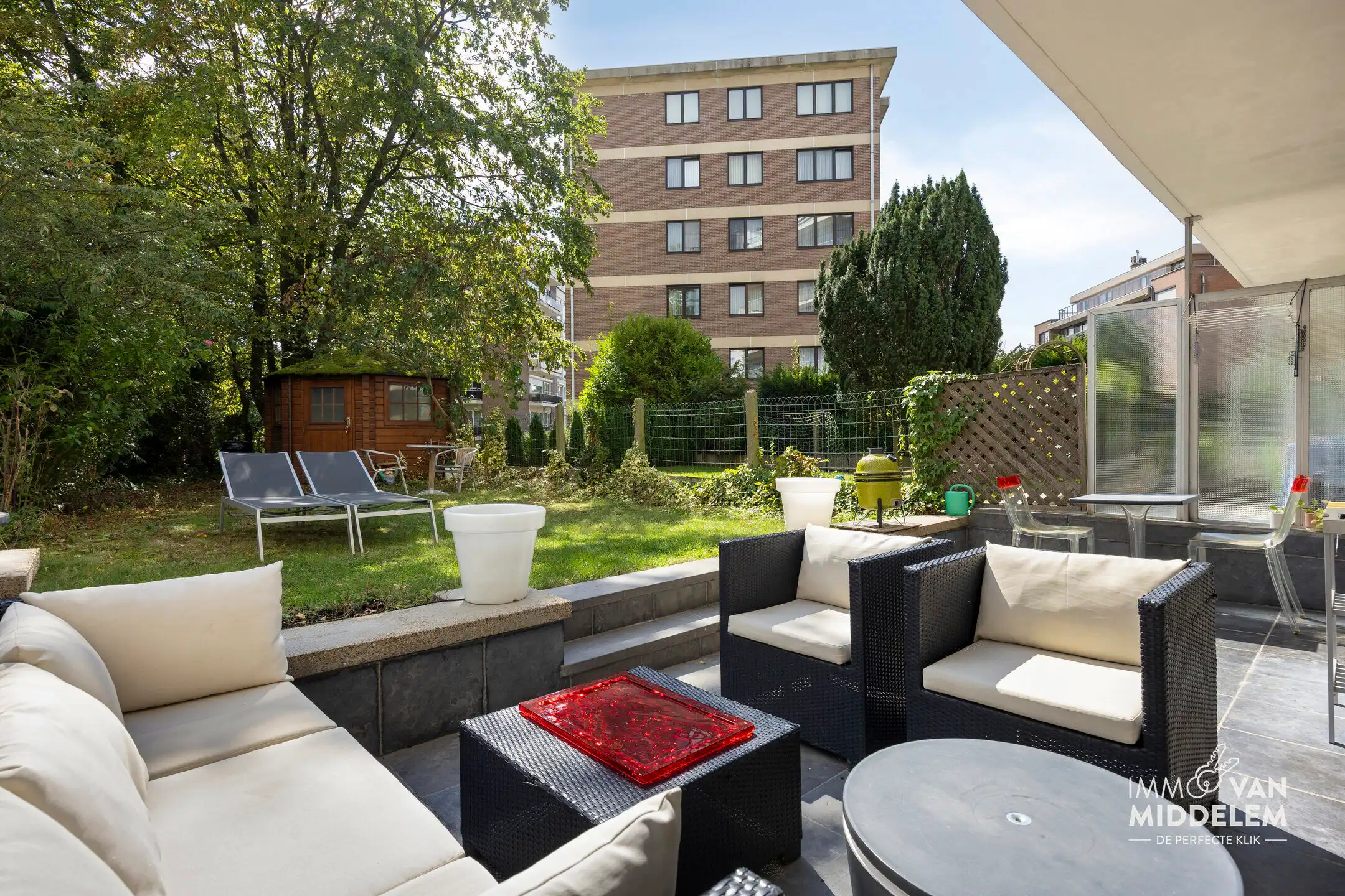 INSTAPKLAAR 2-SLAAPKAMER APPARTEMENT MET TUIN EN GARAGE foto 2