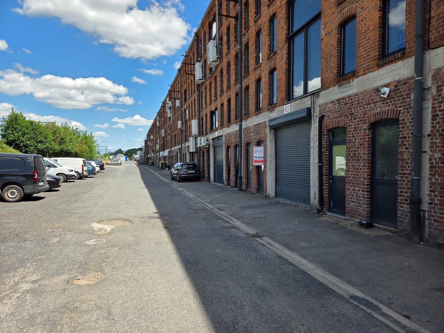 Magazijn van 220m² op commercieel centrum Pottelberg foto 13