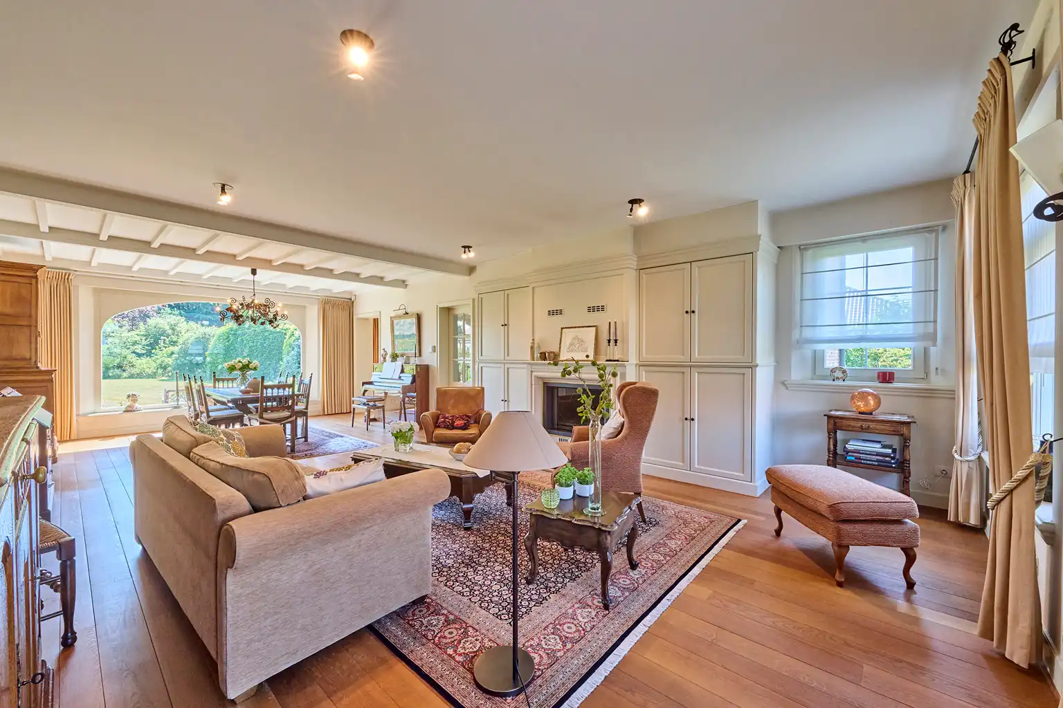 Exclusieve villa met bijgebouwen op 6.660m² grond foto 6