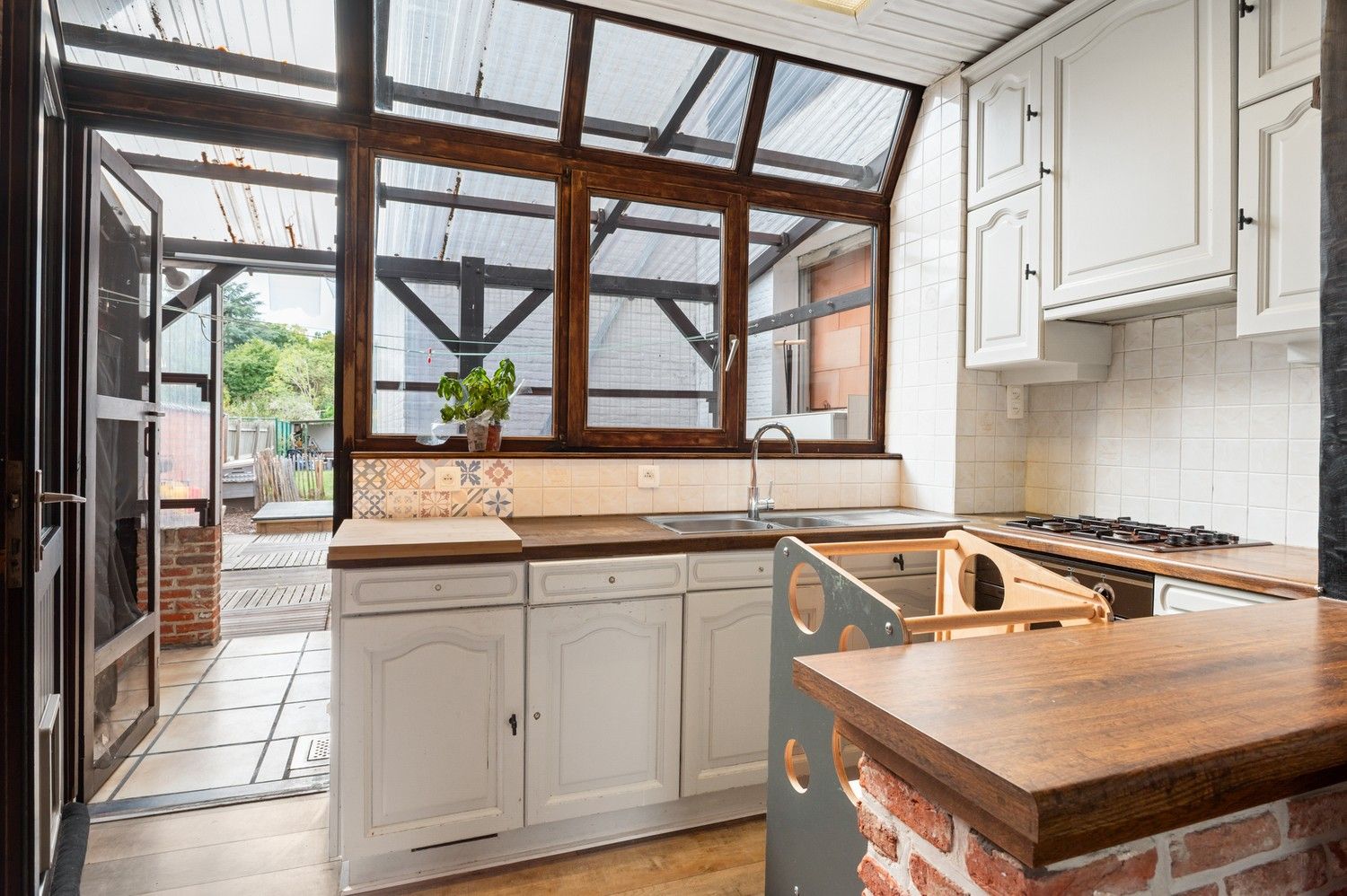 Toffe woning met zonnige tuin in het gezellige Ranst! foto 5