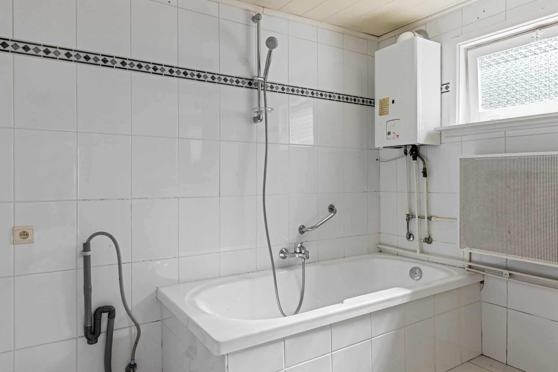 Te renoveren woning met magazijn centrum Heusden foto 11