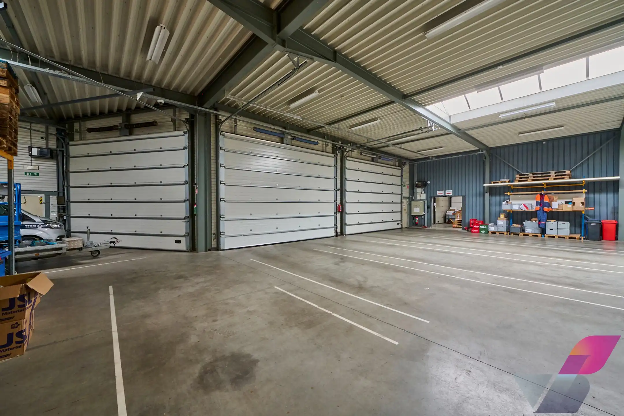 MULTIFUNCTIONEEL GEBOUW OP MOOIE ZICHTLOCATIE foto 11