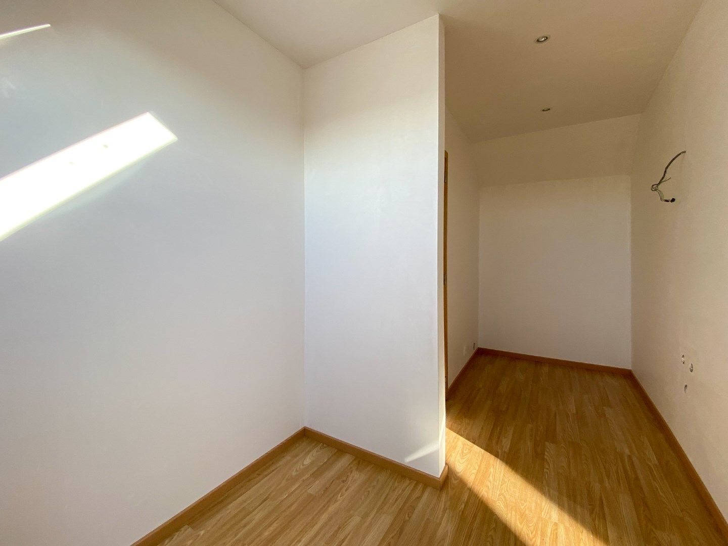 Woning met 4 slaapkamers, garage, loods en tuin. foto 16