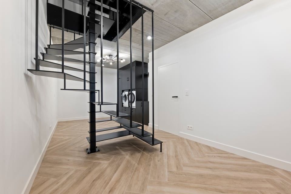 PRACHTIG GERENOVEERD APPARTEMENT MET GARAGE TE HUUR MIDDENIN HET CENTRUM VAN SINT-TRUIDEN foto 23