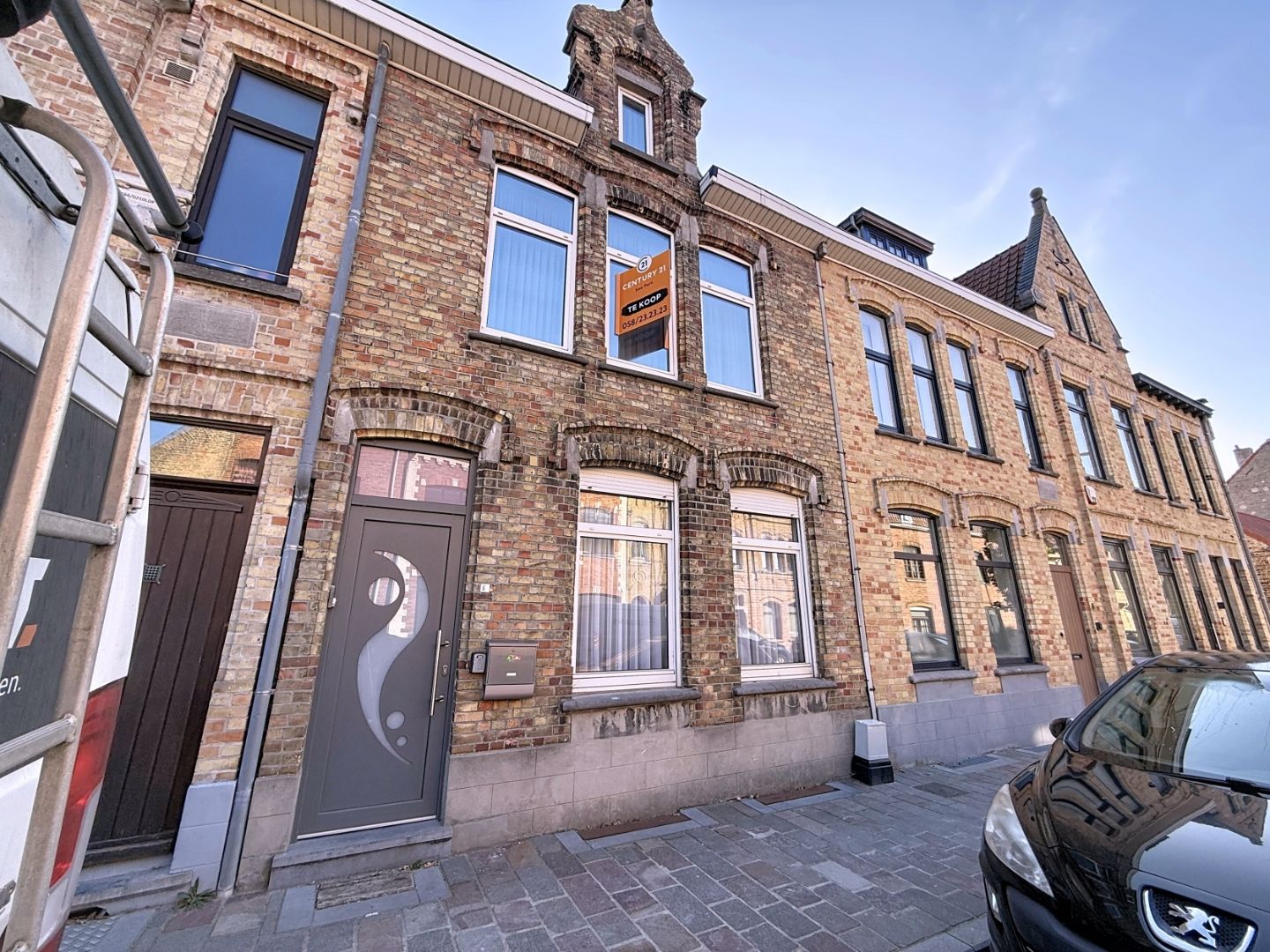 Grote gezinswoning met koer op centrale ligging te Nieuwpoort-Stad foto 2