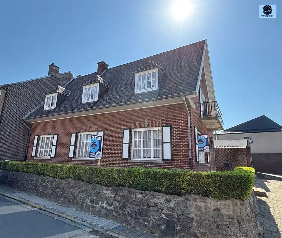Hoofdfoto van de publicatie: SOLIDE KARAKTERVOLLE WONING MET 3 SLAAPKAMERS EN GARAGE