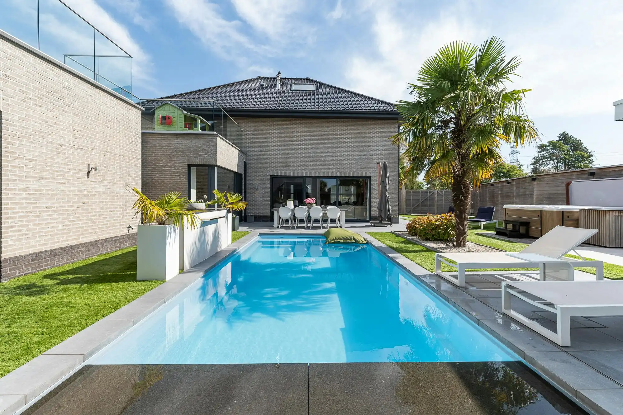 Luxe villa met exclusieve tuin en 600m2 magazijn in KMO-zone foto 18