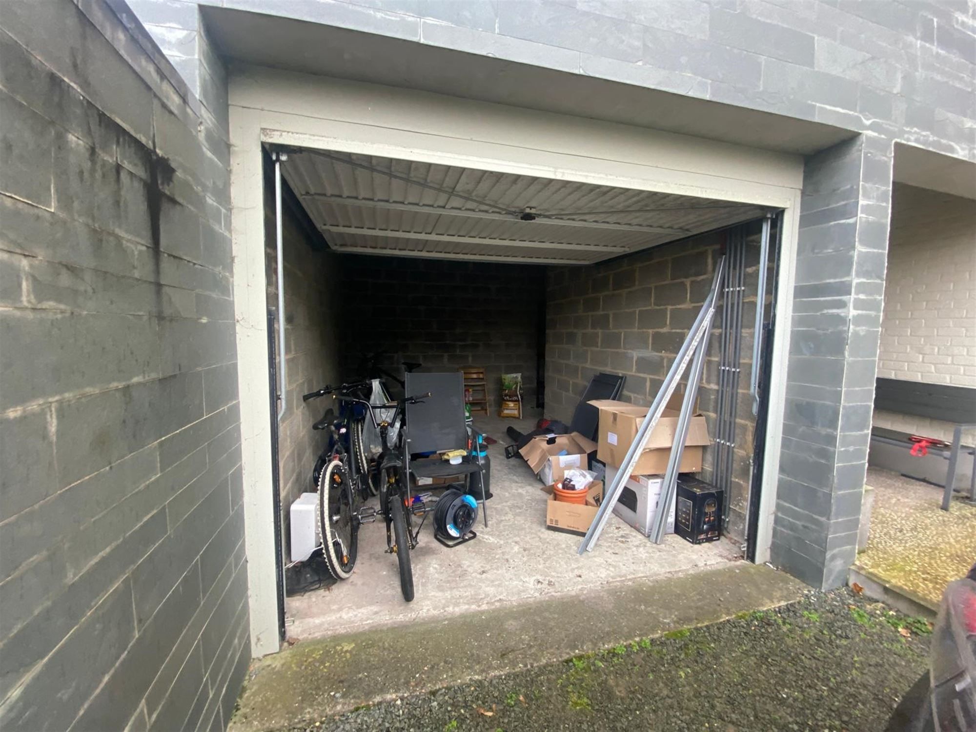 Prachtig gelijkvloersappartement met twee slaapkamers, tuin en garage foto 11