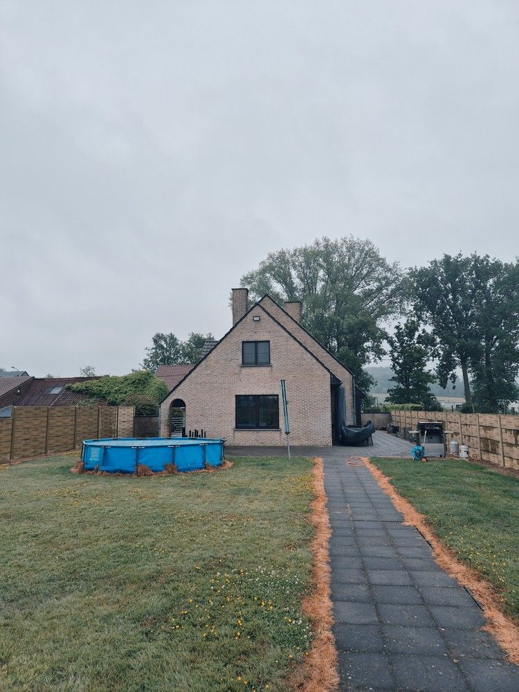 Prachtige villa uit de jaren 90 met drie slaapkamers en grote tuin! foto 34