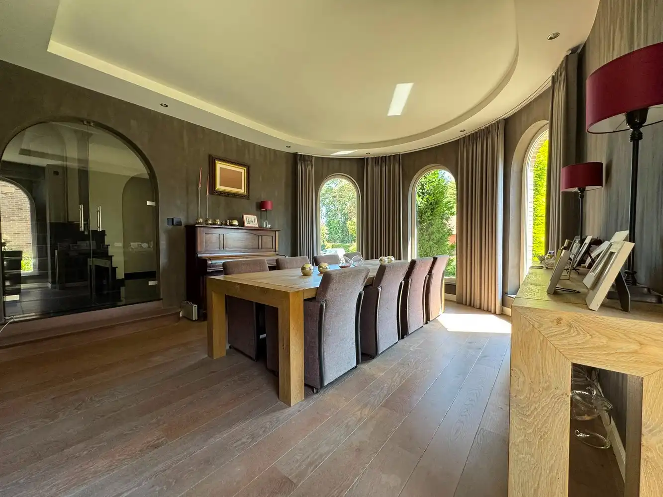 Villa met zwembad en bijgebouw foto 9