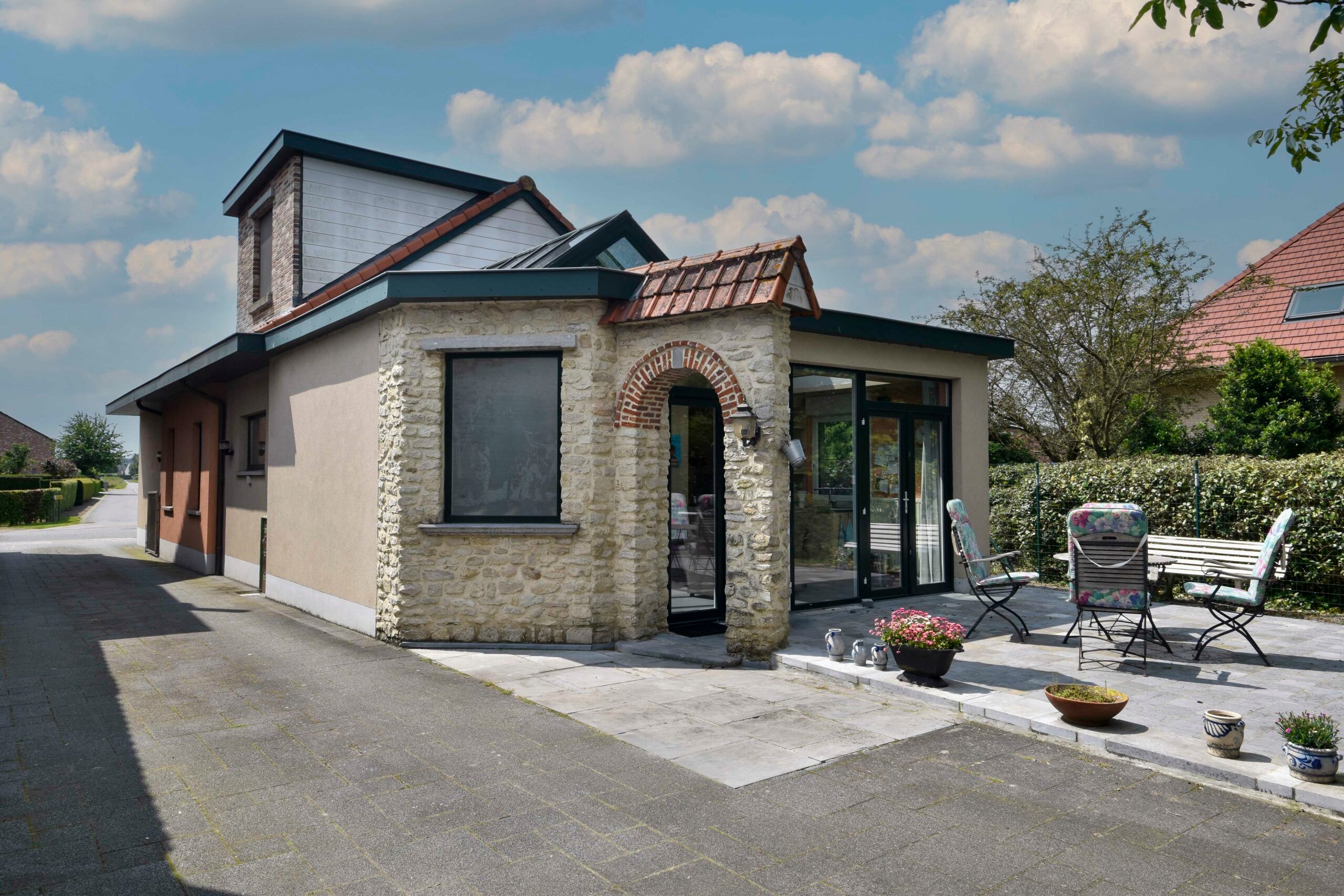 Topper: Woning met magazijn in Meerdonk foto {{pictureIndex}}