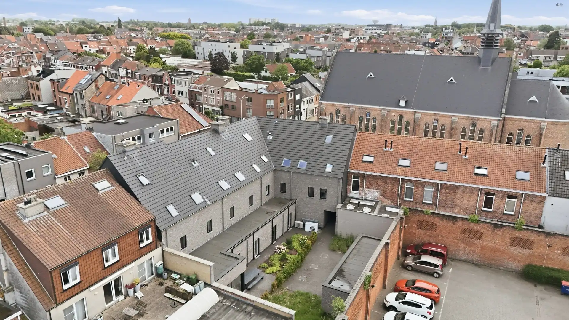 Ruim duplex appartement met 3 slaapkamers en 2 badkamers foto 19