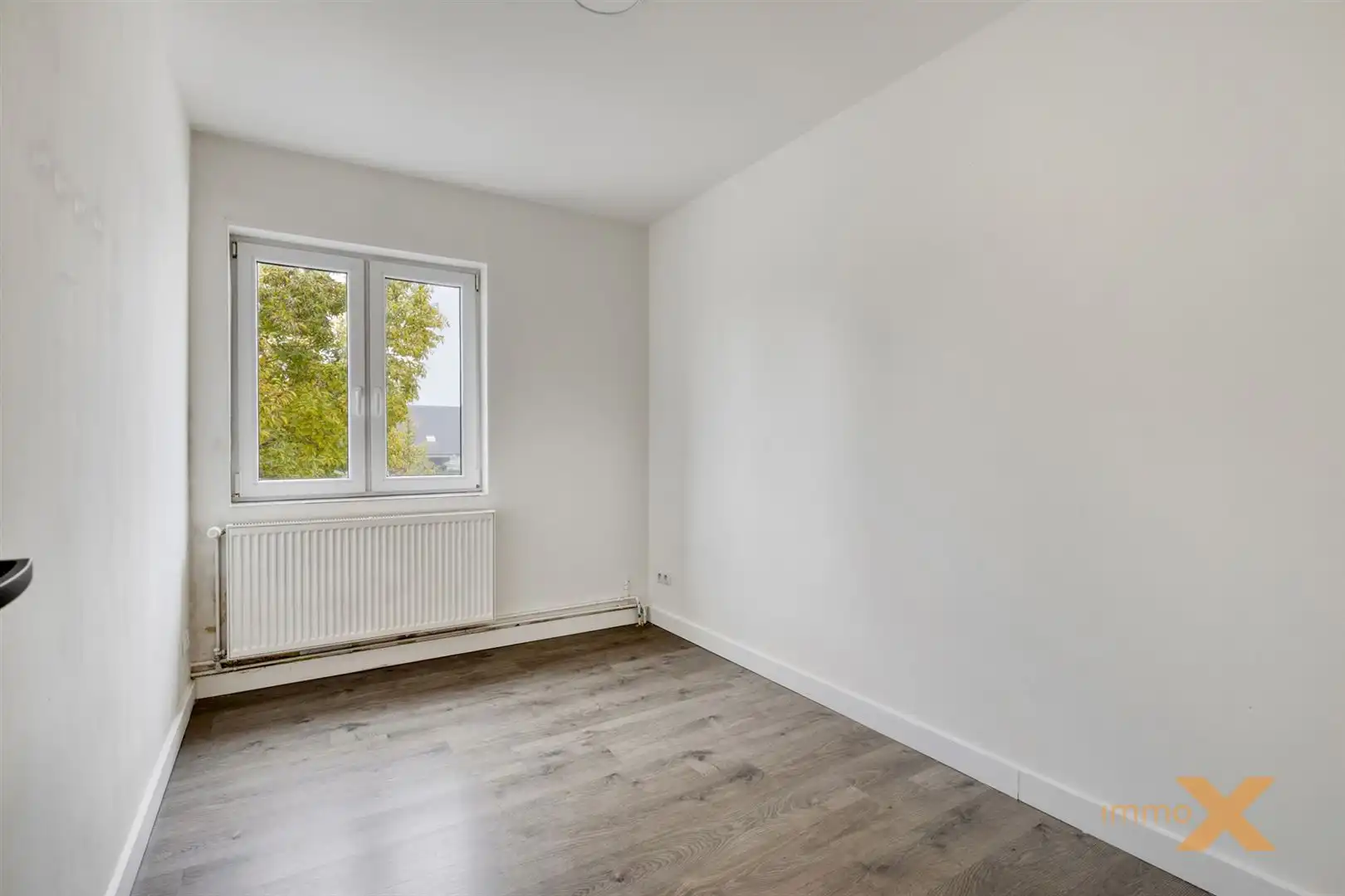 LICHTRIJKE WONING MET OPRIT EN RUIME TUIN foto 21