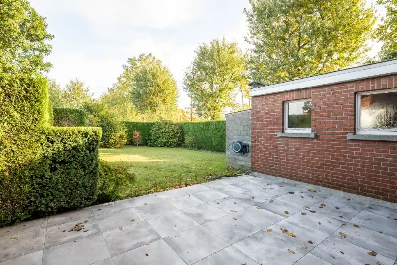 Gerenoveerde halfopen woning met ruime tuin. foto 19