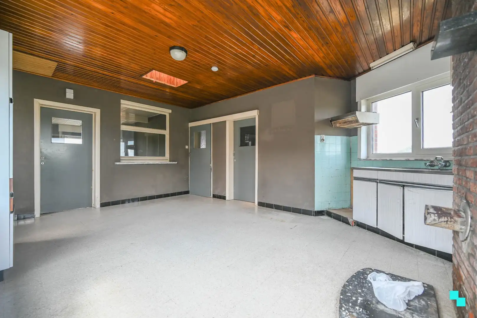 Landelijk gelegen, te renoveren woning op 1.767m² perceel foto 9