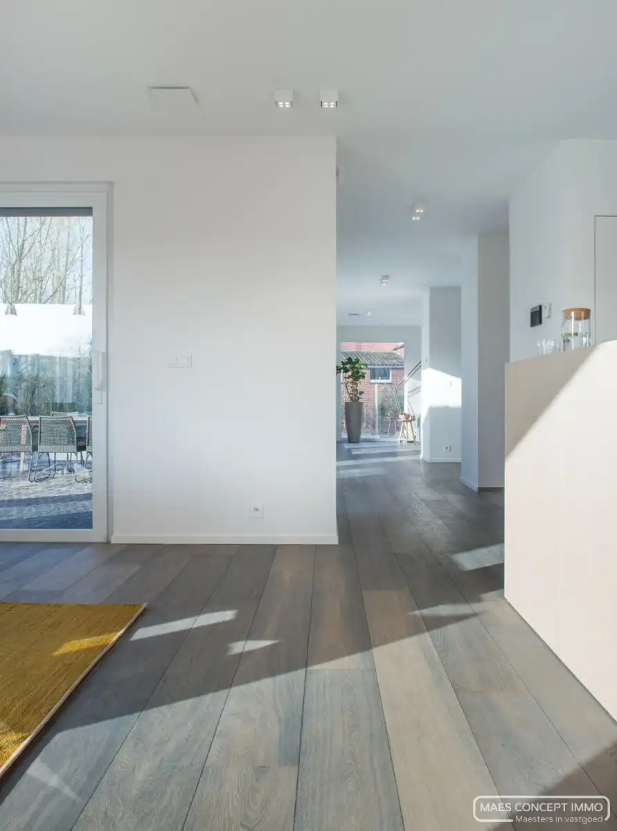 Luxueus afgewerkte villa te koop op topligging te Wielsbeke foto 12