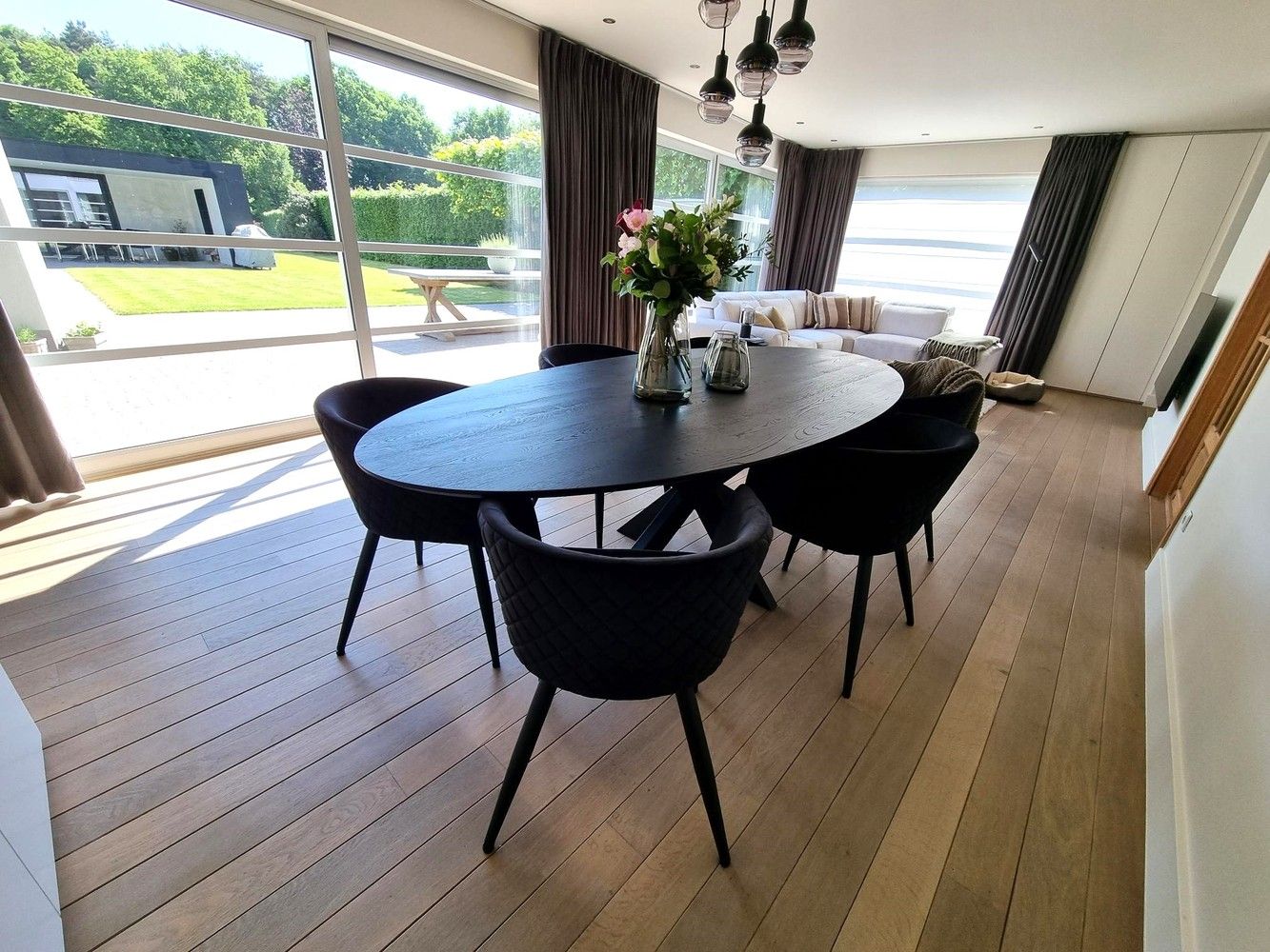 Prachtige villa woning, rustig gelegen met zonnige, diepe tuin voorzien van zwembad en poolhouse. foto 7