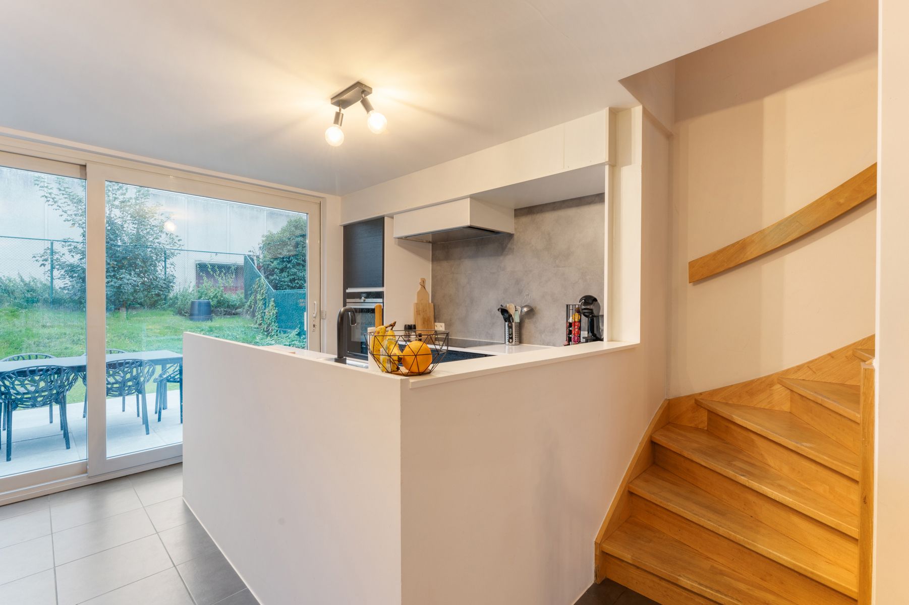 Instapklare woning  met 4 slpk, garage en stadstuin foto 8