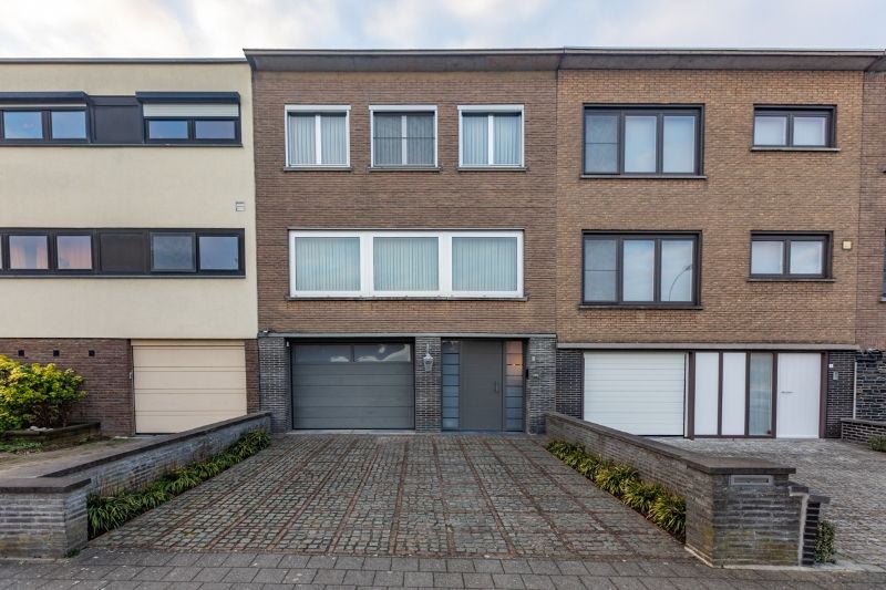 Tot in de puntjes onderhouden woning met 3 slaapkamers, ruime garage en tuin (ENERGIELABEL C). foto 13