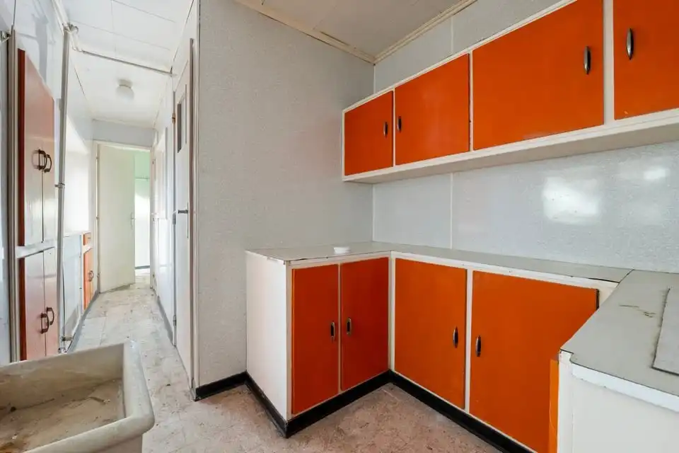 Ruime renovatiewoning met veel potentieel foto 14