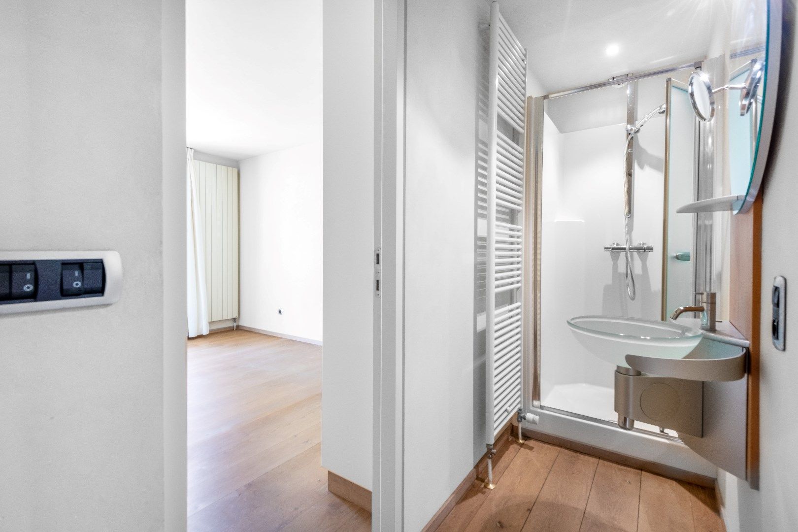 Zeer goed gelegen appartement met parking op de ZEEDIJK vlakbij het Van Bunnenplein. foto 13