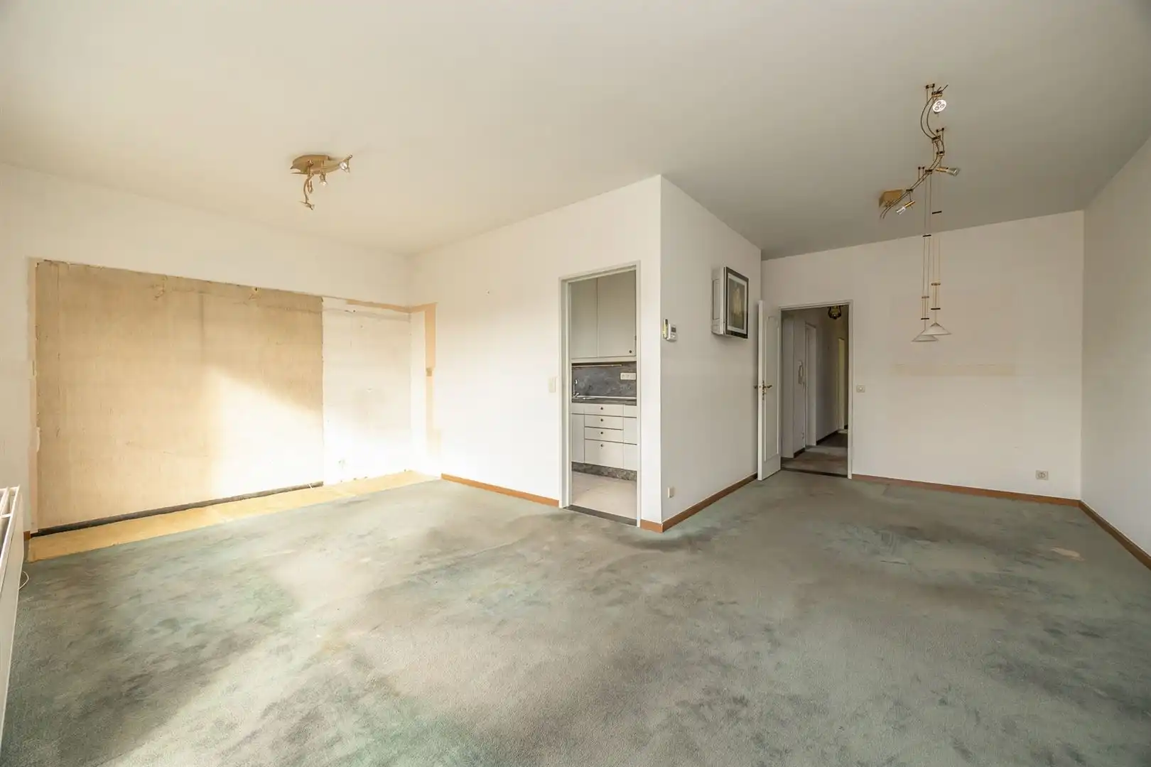 Op te frissen 3-slaapkamerappartement met lift en kelderberging  foto 3
