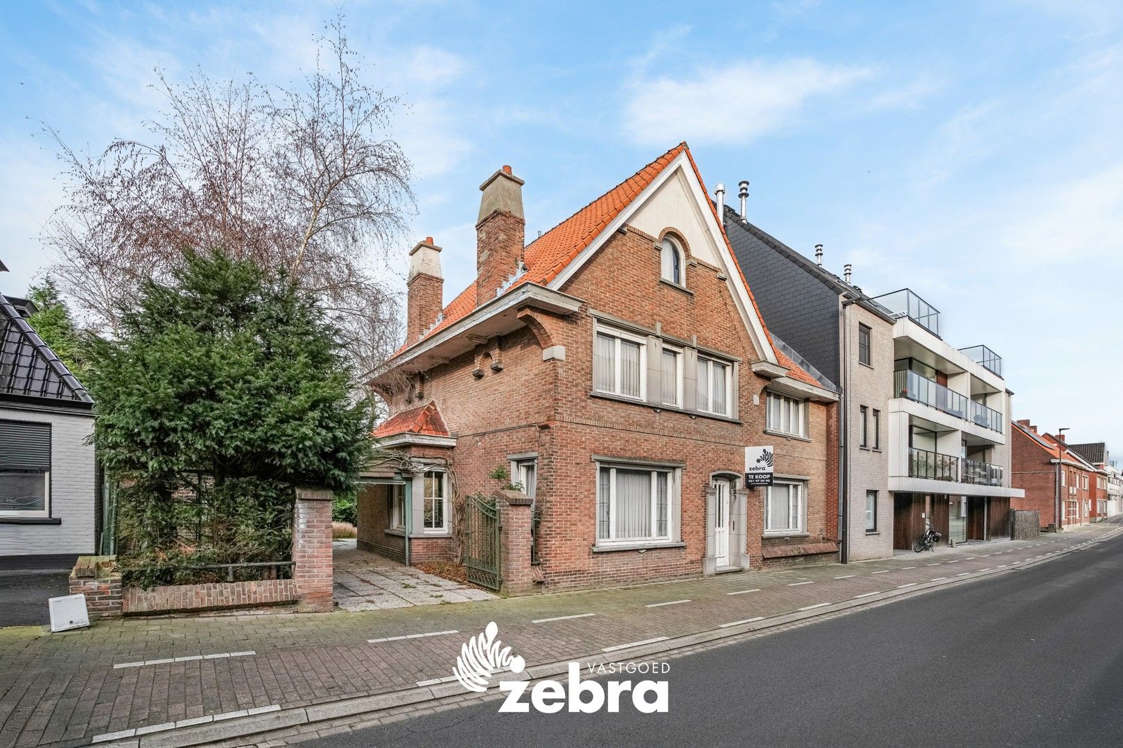 Statige woning met 4 slaapkamers en veel potentieel te centrum Tielt! foto 2