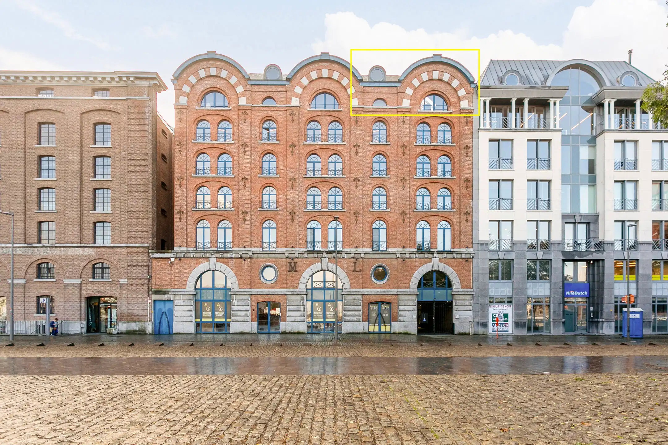 ANTWERPEN EILANDJE - Riante loft met zicht op de jachthaven foto {{pictureIndex}}