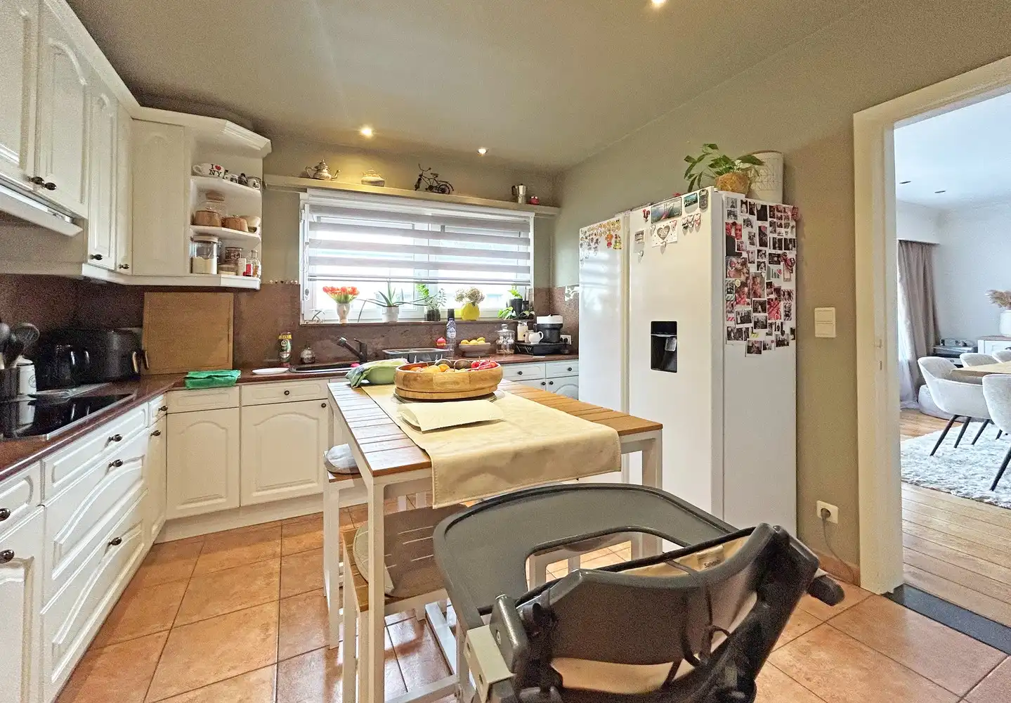 Instapklaar drie slaapkamer appartement met terras in Wijnegem foto 4