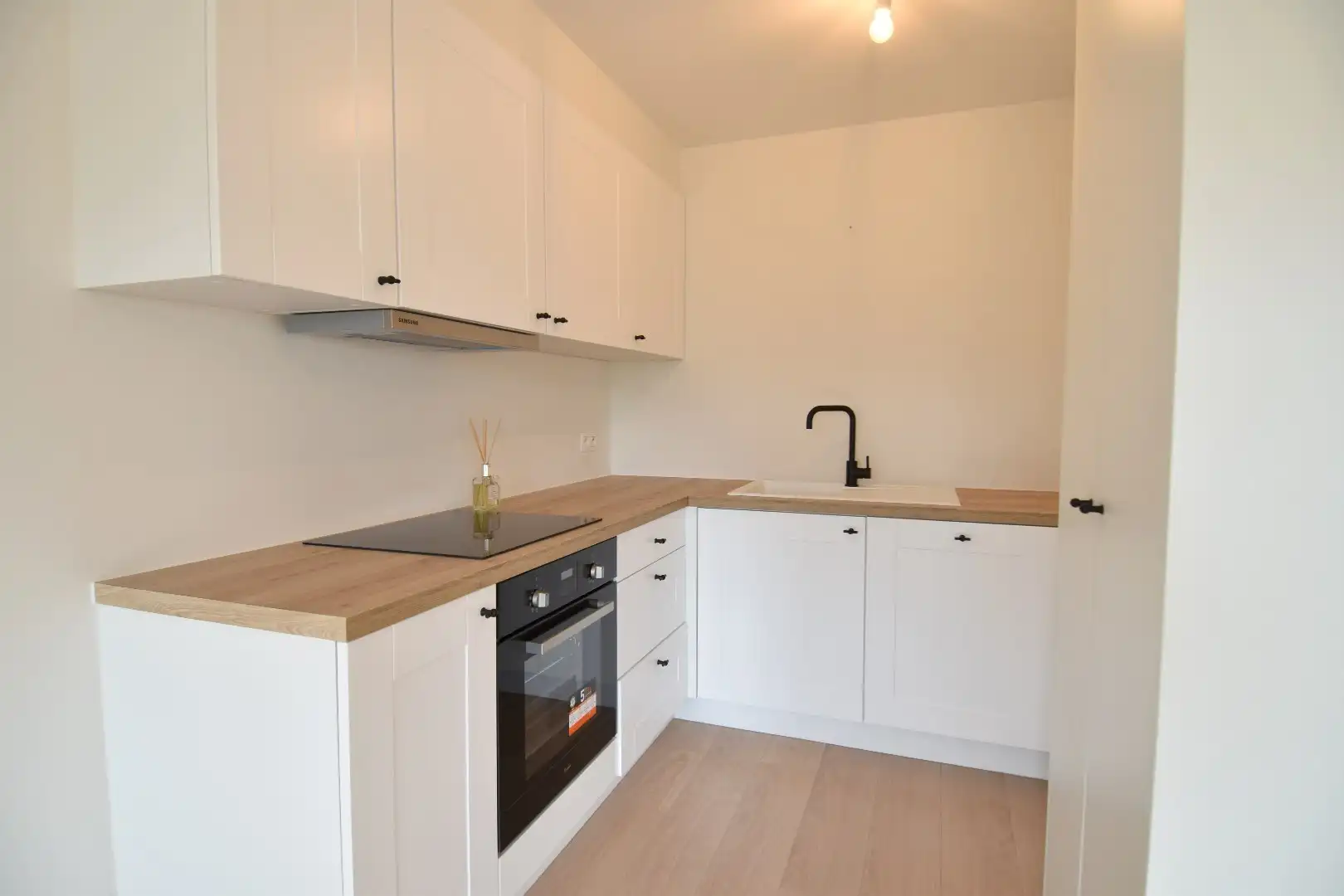 Vernieuwd appartement met 2 slaapkamers in Kortrijk foto 3