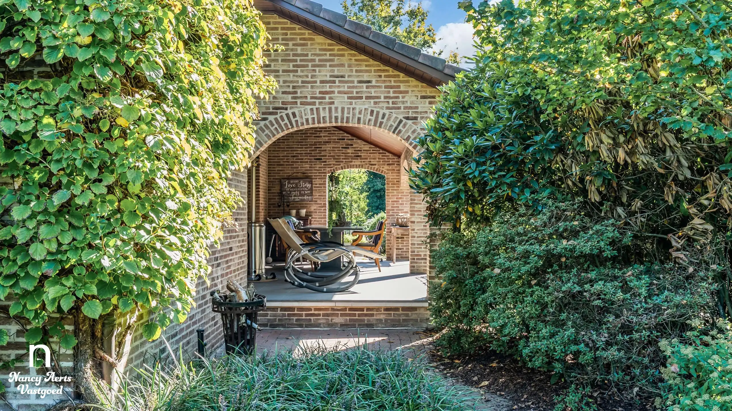 Karaktervolle villa met natuurzwembad en poolhouse in Genk foto 30