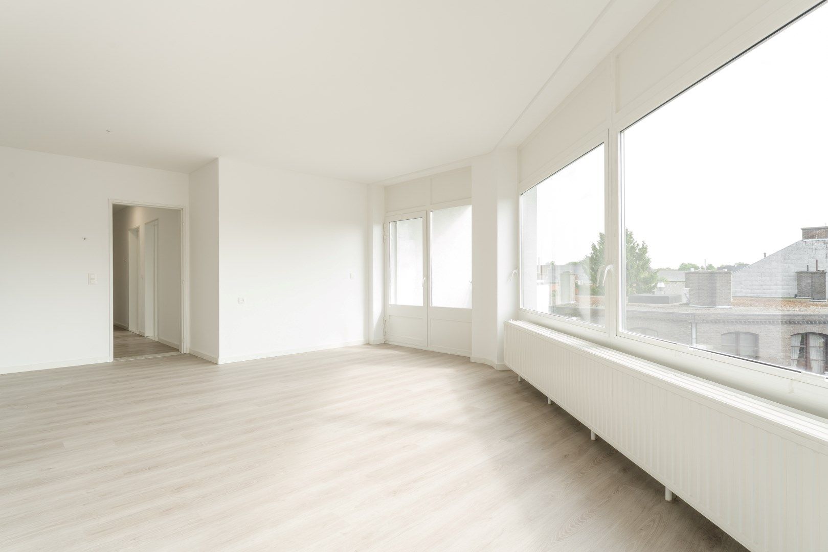 Volledig gerenoveerd 3 slaapkamer appartement in Neerpelt centrum. foto 6