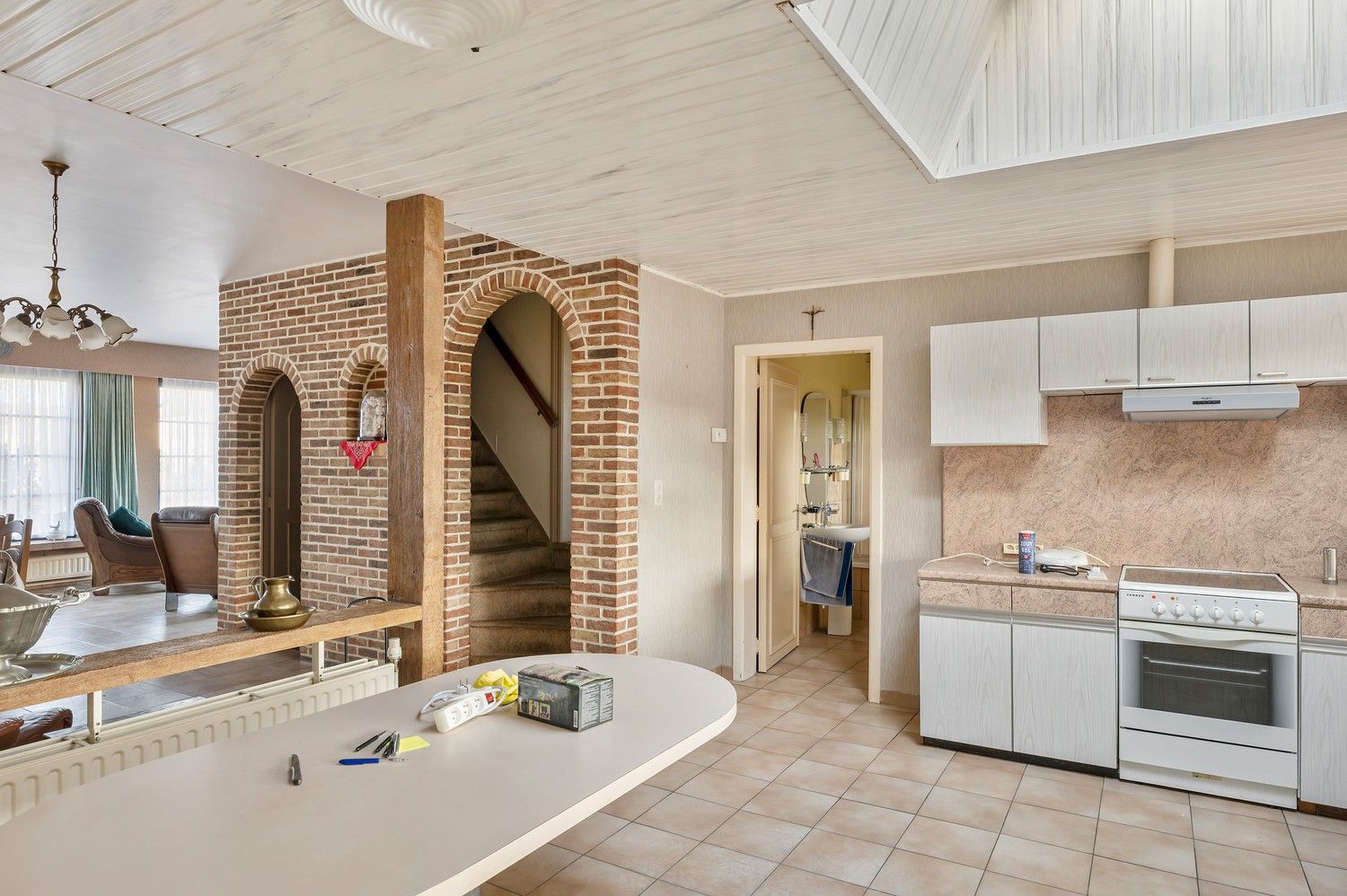 Ruime open bebouwing met loods en garages op ca. 1,7 ha – landelijke ligging in agrarisch gebied. foto 11